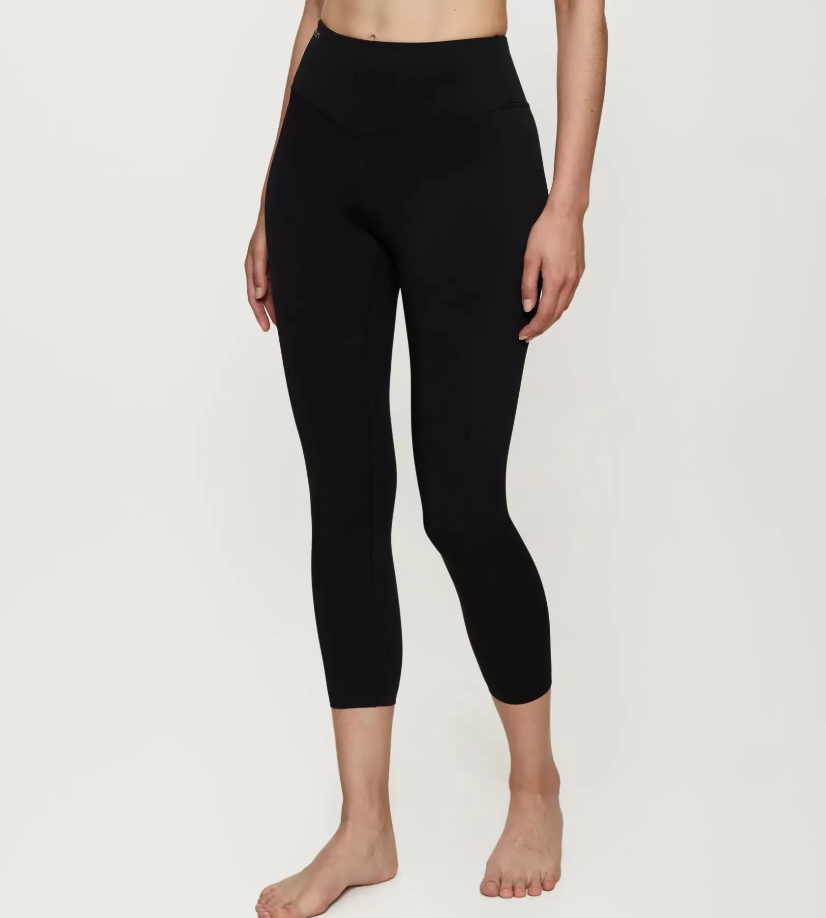 Sports Tights, Shirts>Triumph DL RTW AW22 Black